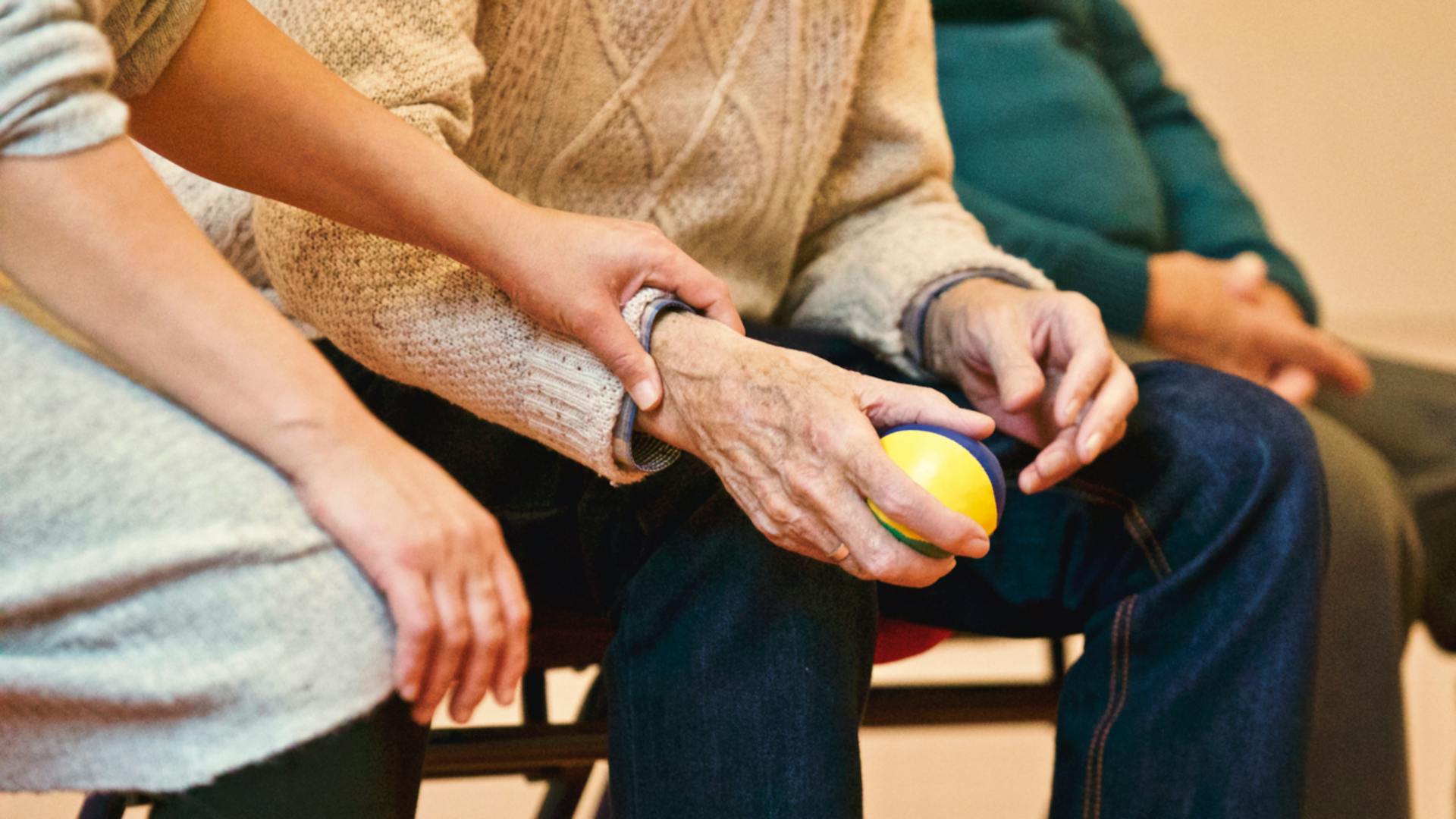 Meine Oma hat Demenz: Ist sie jetzt ein Pflegefall?